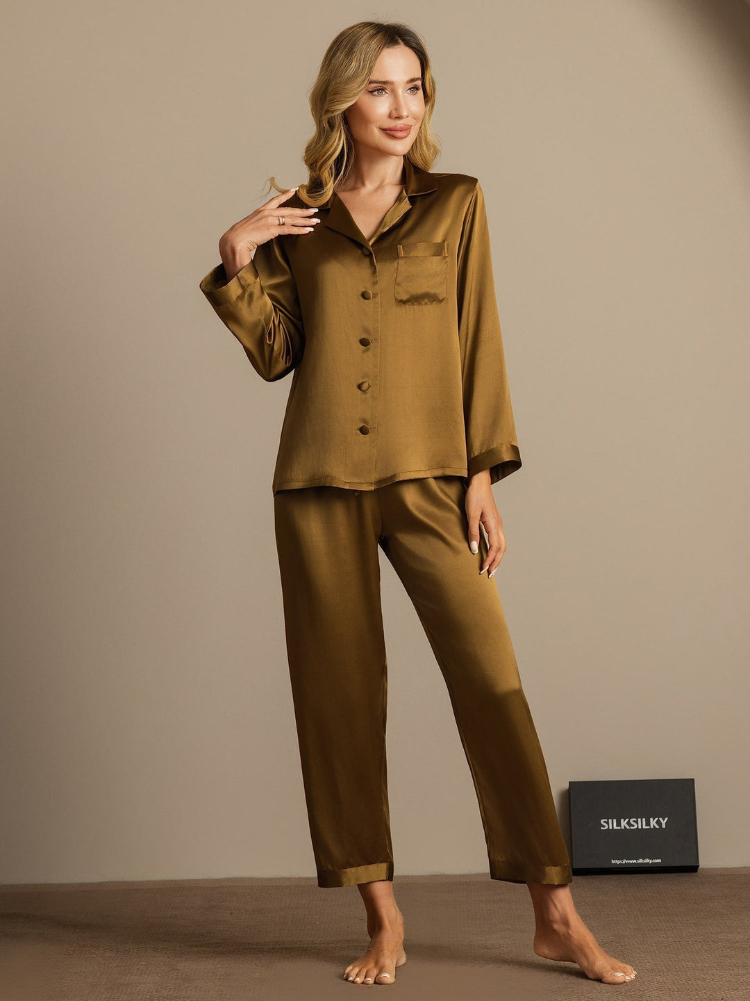 Reine Seide Knöpfe Damen Pyjamas