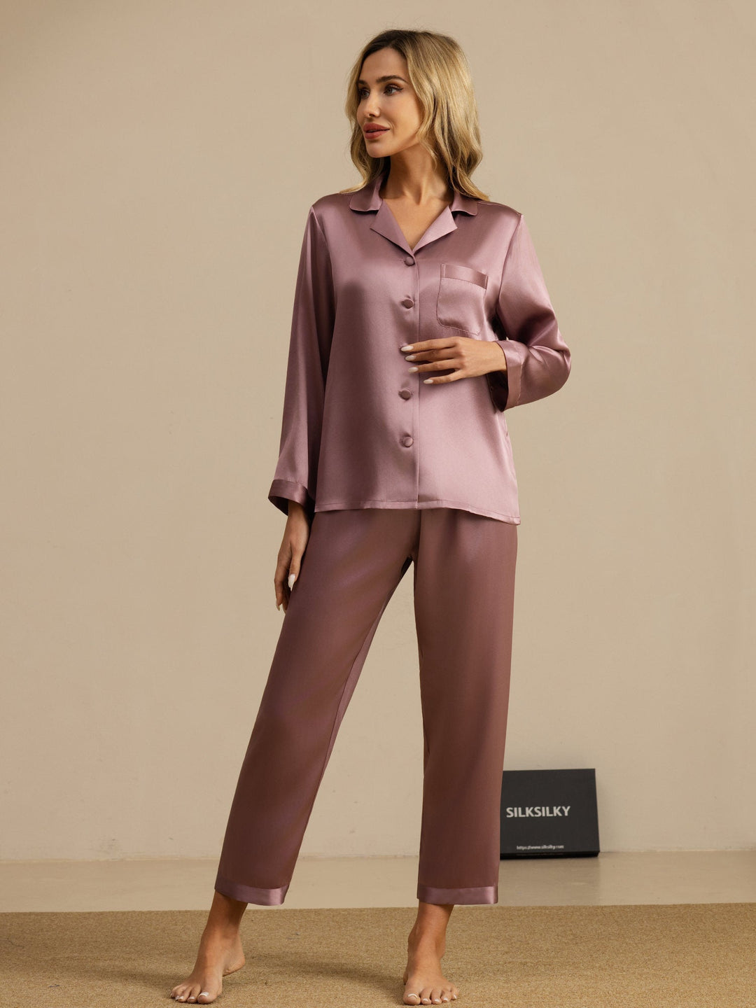 Reine Seide Knöpfe Damen Pyjamas