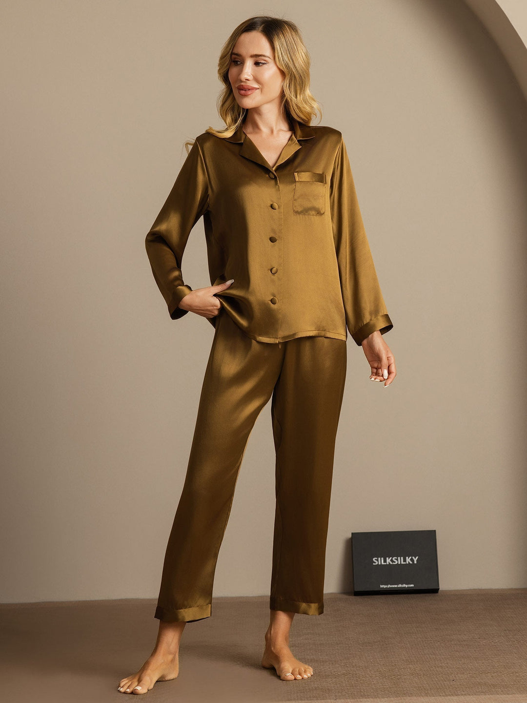 Reine Seide Knöpfe Damen Pyjamas