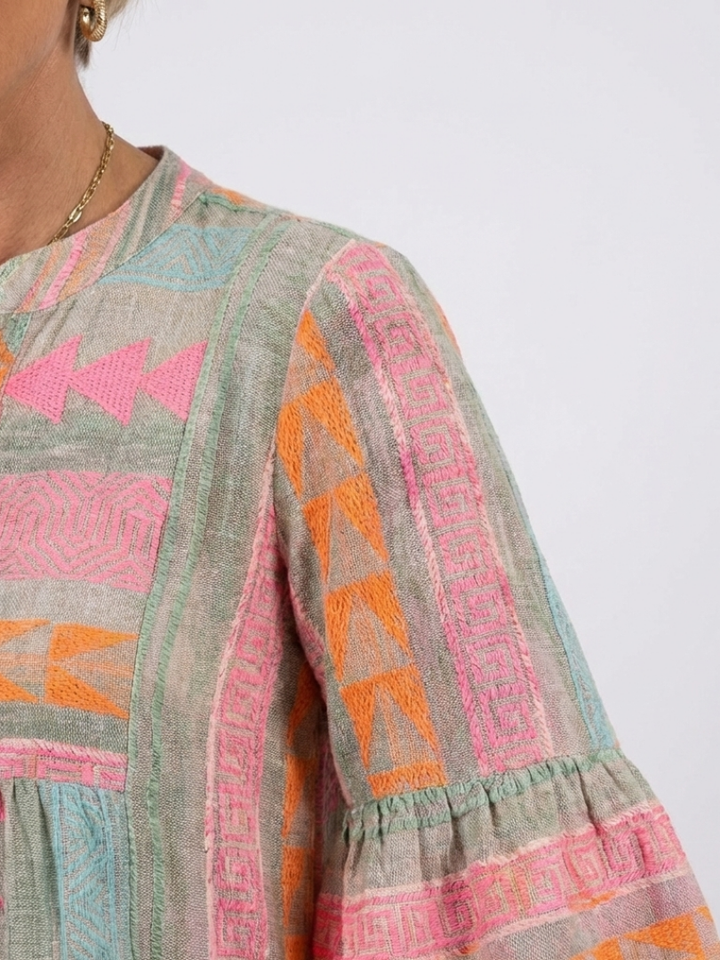 Maelle | Geometrisches Print V-Ausschnitt Schichtkleid in knielanger Länge