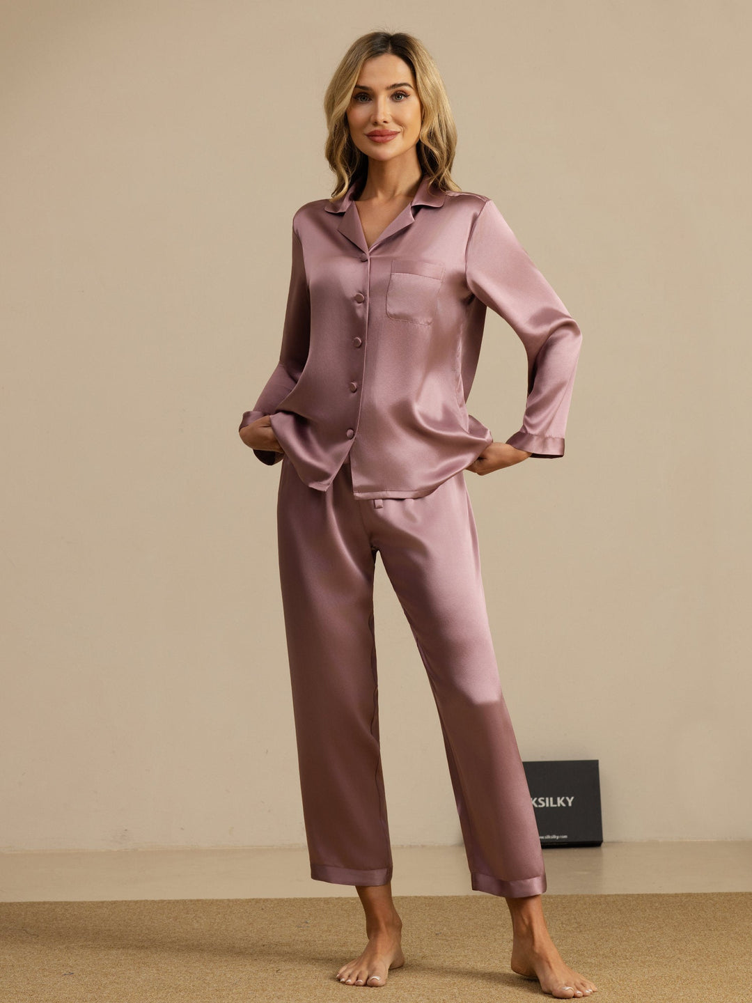 Reine Seide Knöpfe Damen Pyjamas