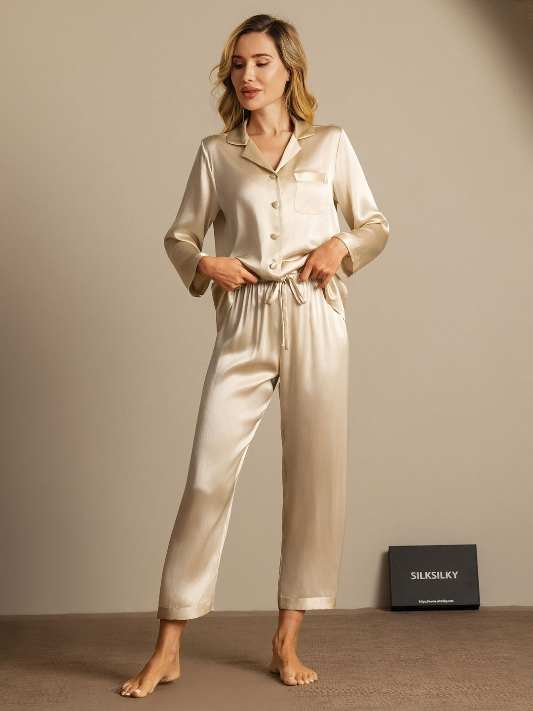 Reine Seide Knöpfe Damen Pyjamas