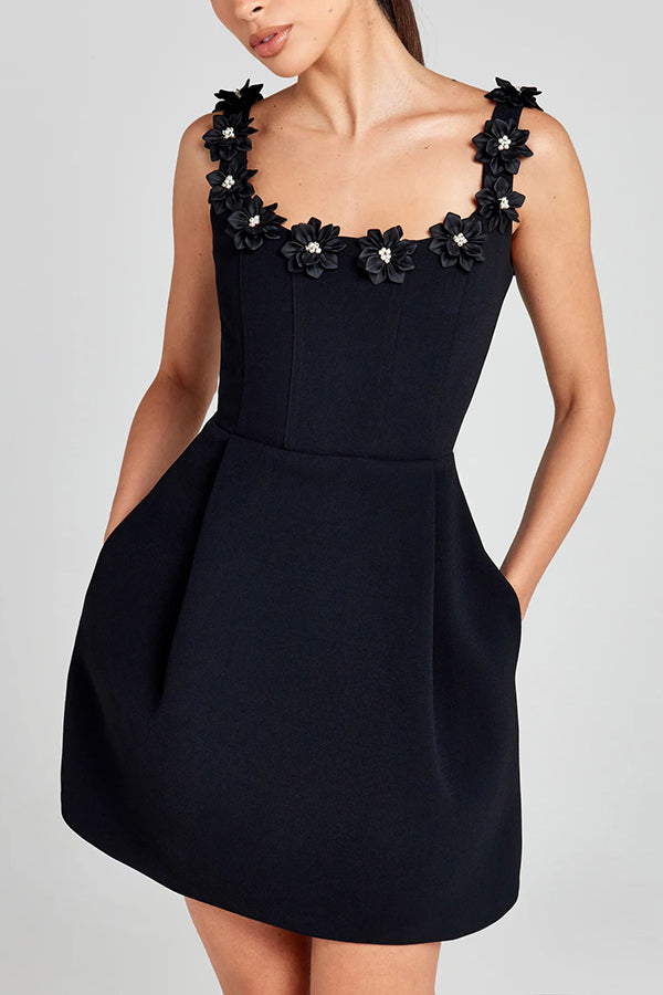 Cindy | Feminines Mini-Clay mit Blumenapplikationen