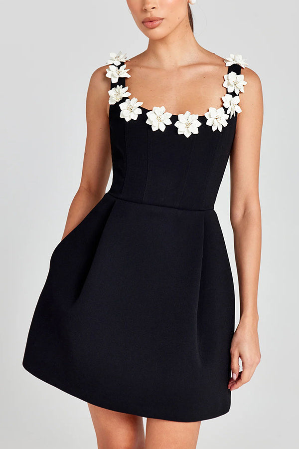 Cindy | Feminines Mini-Clay mit Blumenapplikationen