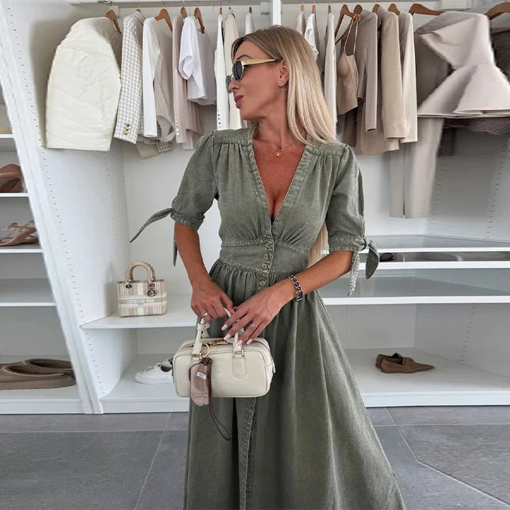 Clarina | Kleid mit tiefem V-Ausschnitt und Schlitz 