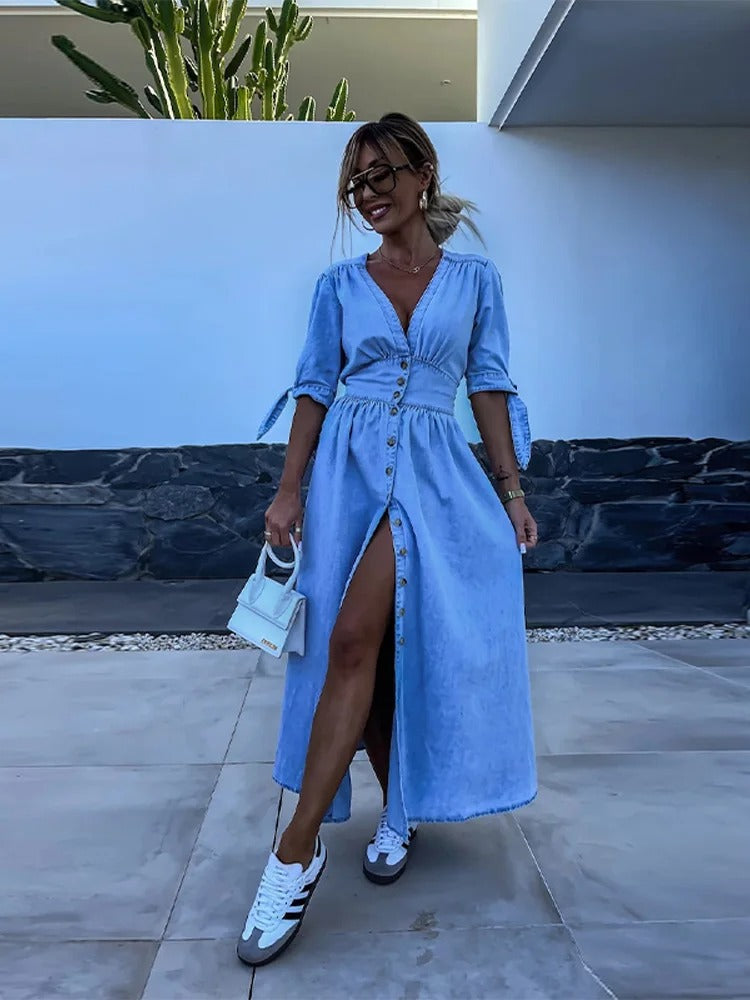 Clarina | Kleid mit tiefem V-Ausschnitt und Schlitz 